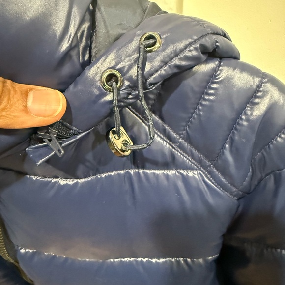 ✅ BRAND NEW Guess puffer jacket!!! ✅ - Picture 7 of 12